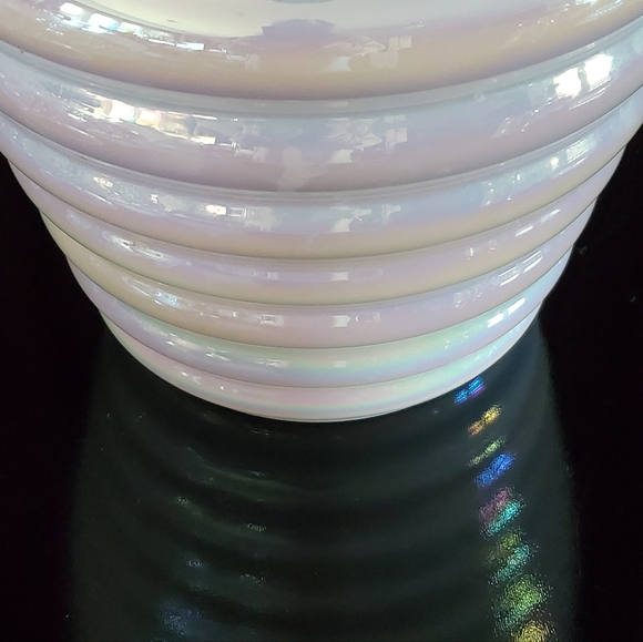 Vntg🤍Large 13" Crisp White Opalescent Irredescent Blown Beehive Glass Vase - Picture 12 of 15